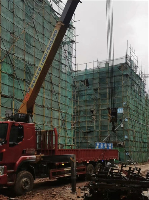龙圩区“慢工细活”—— 吊车的 “微动控制” 技术